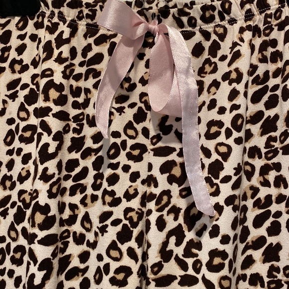 Pj pajama bottoms lounge pants animal print elastic waist very soft
C - Picture 3 of 5